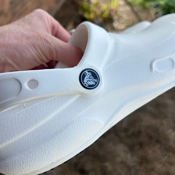 CROCS 🐊 Men’s size 6 Women’s size 8 Bright  White Slip On Shoes - Picture 13 of 16